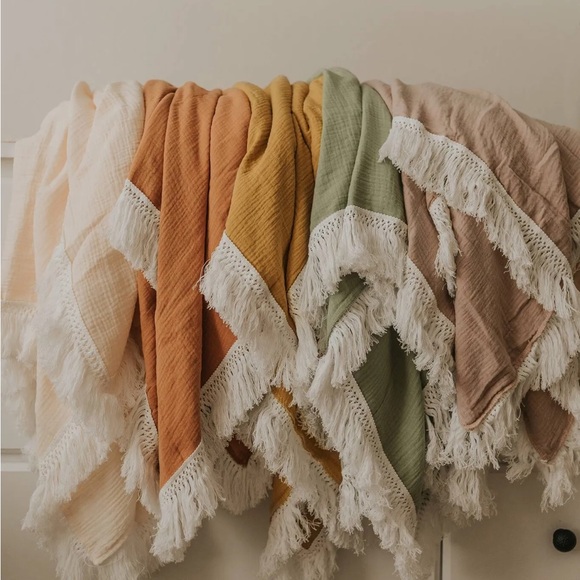 Brixton Phoenix Fringe Muslin Quilt in Honey - Picture 2 of 4